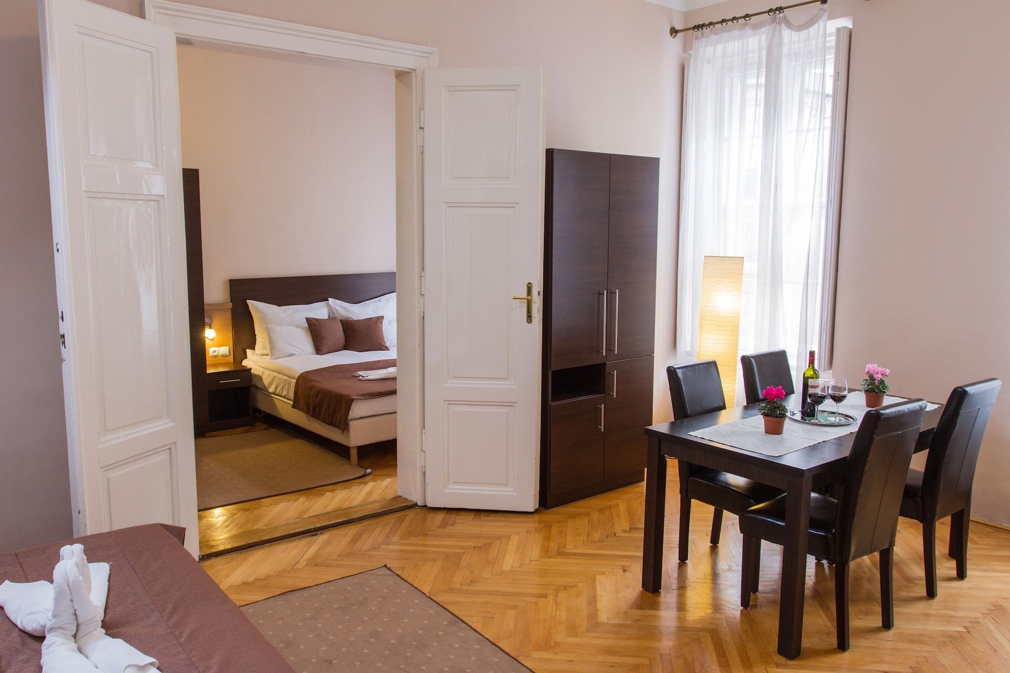 Central Hotel 21 And Apartments Budapest Eksteriør billede