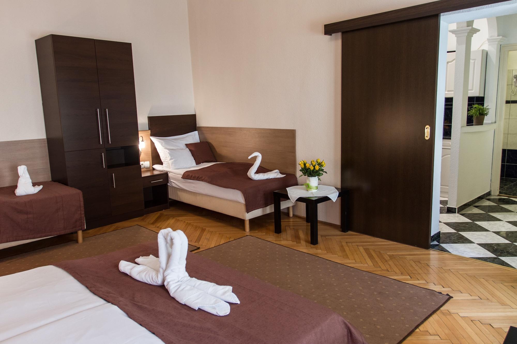 Central Hotel 21 And Apartments Budapest Eksteriør billede